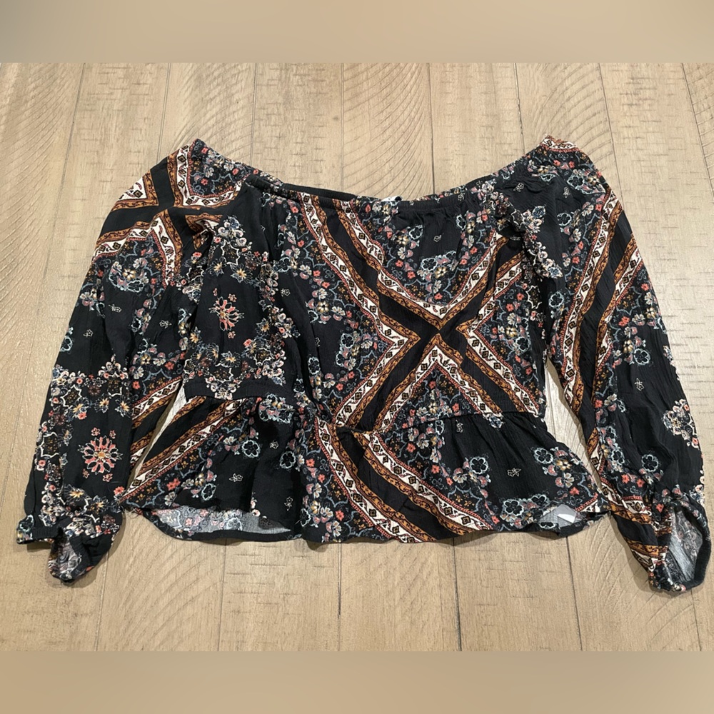 American Eagle Off the Shoulder Shirt